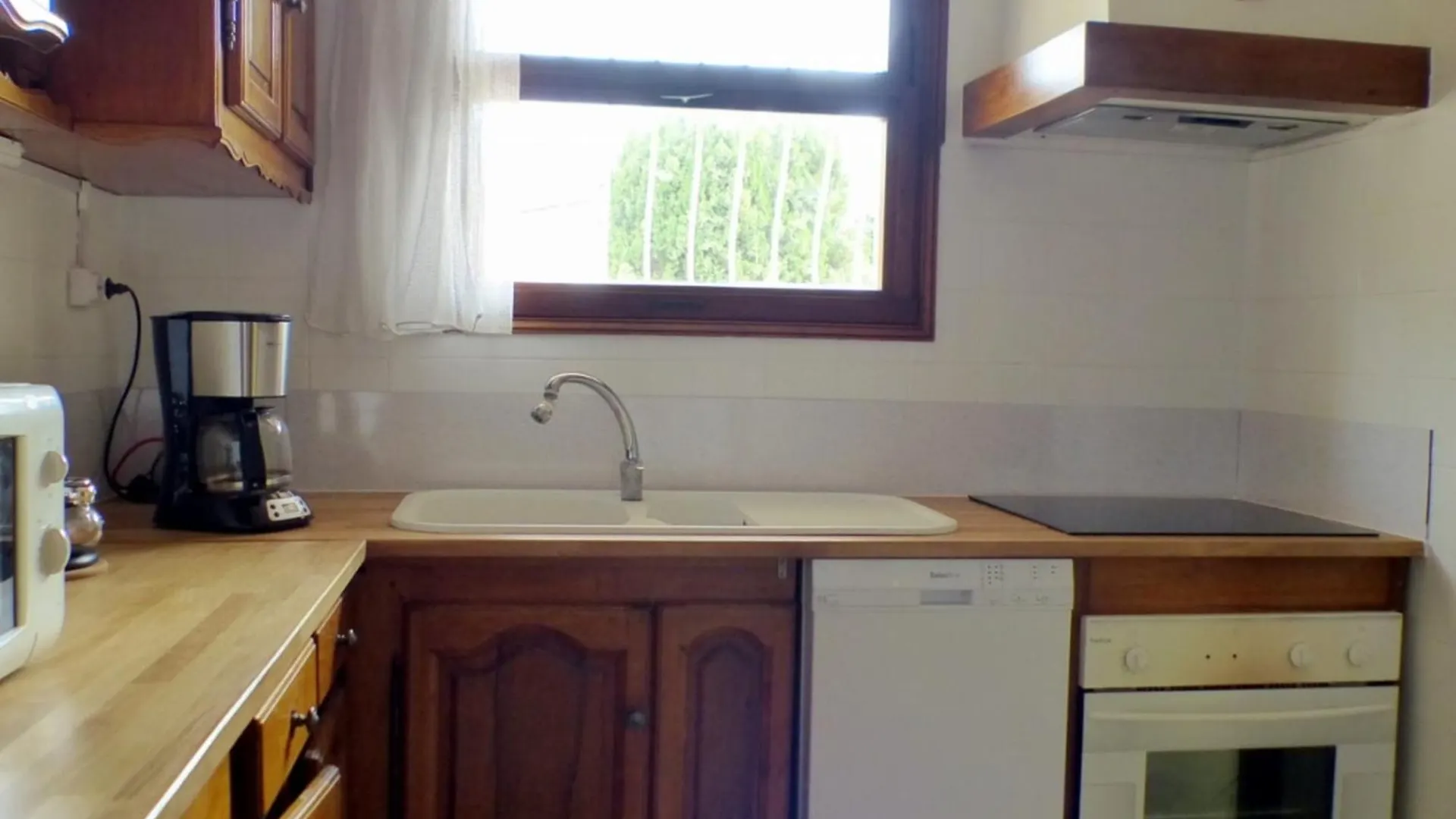 Spacious House With Garden Six-Fours-Les-Plages Holiday home